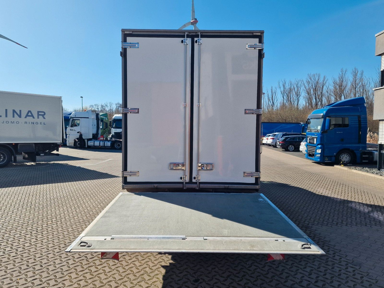 Refrigerator truck MAN TGL 12.250 4X2 BL / Ladebordwand: picture 8 Refrigerator truck MAN TGL 12.250 4X2 BL / Ladebordwand: picture 8