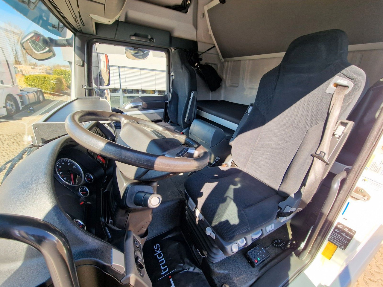 Refrigerator truck MAN TGL 12.250 4X2 BL / Ladebordwand: picture 17 Refrigerator truck MAN TGL 12.250 4X2 BL / Ladebordwand: picture 17