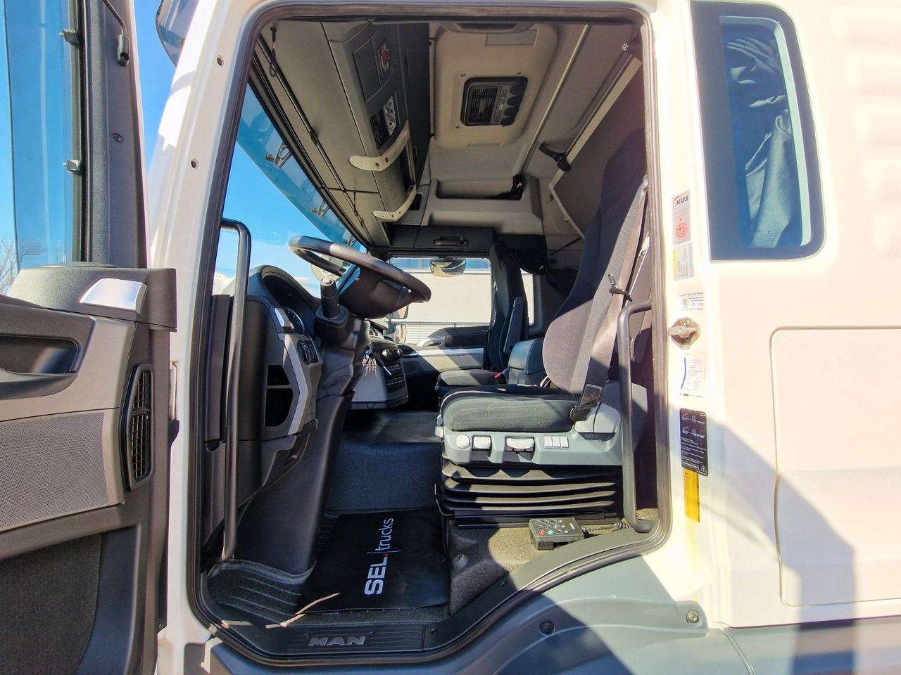 Refrigerator truck MAN TGL 12.250 4X2 BL / Ladebordwand: picture 16 Refrigerator truck MAN TGL 12.250 4X2 BL / Ladebordwand: picture 16