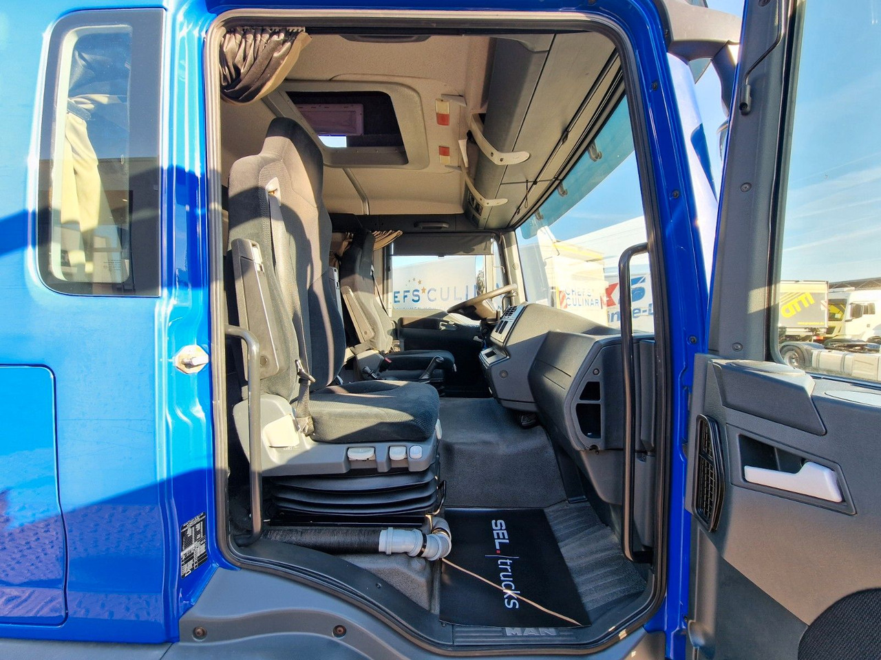 Container transporter/ Swap body truck MAN TGM 18.340 4X2 LL / Ladebordwand / 3 Betten: picture 16