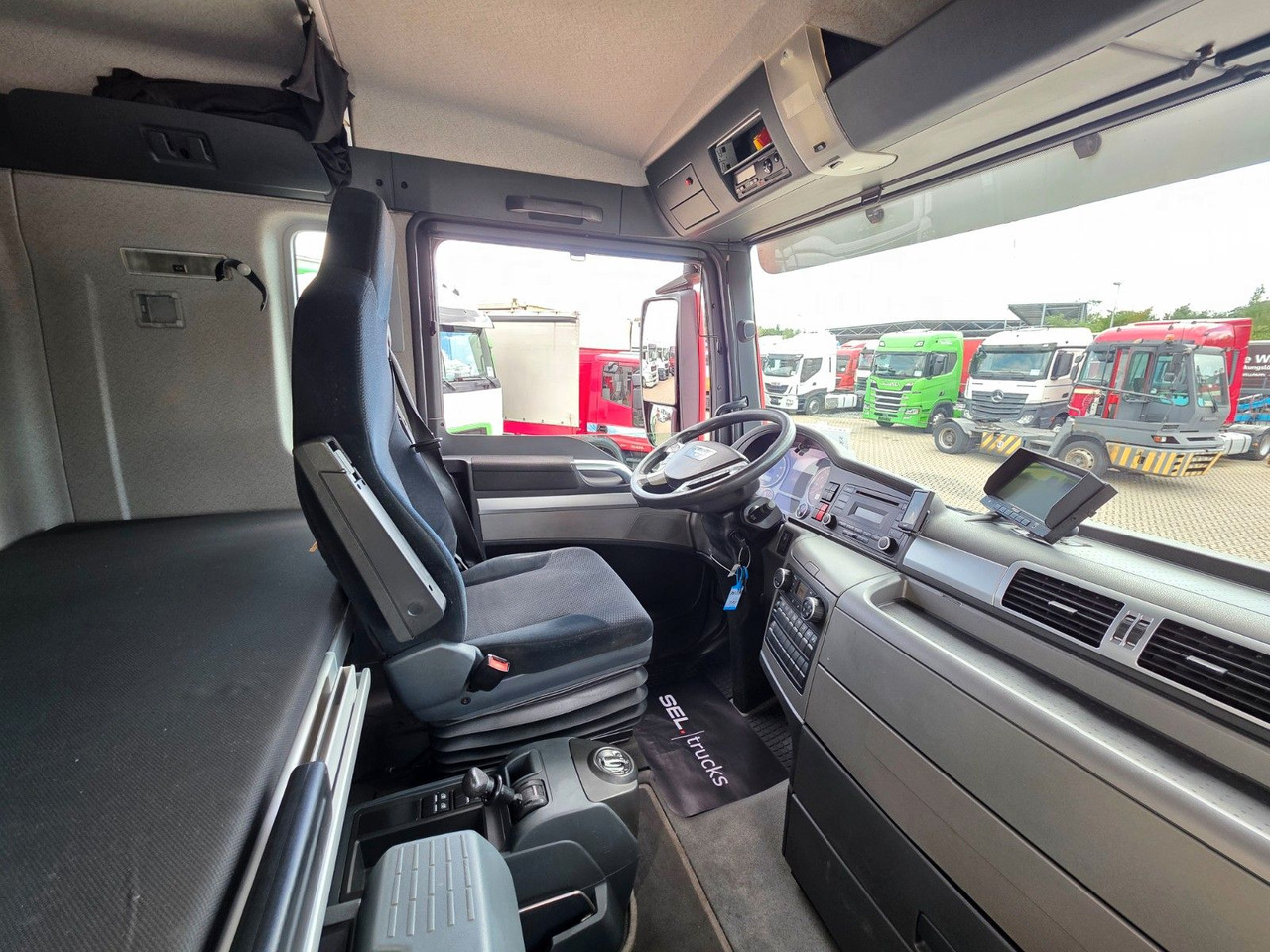 Curtainsider truck MAN TGX 26.360 6X2-2 LL / Intarder / Ldbw /Lenkachse: picture 29