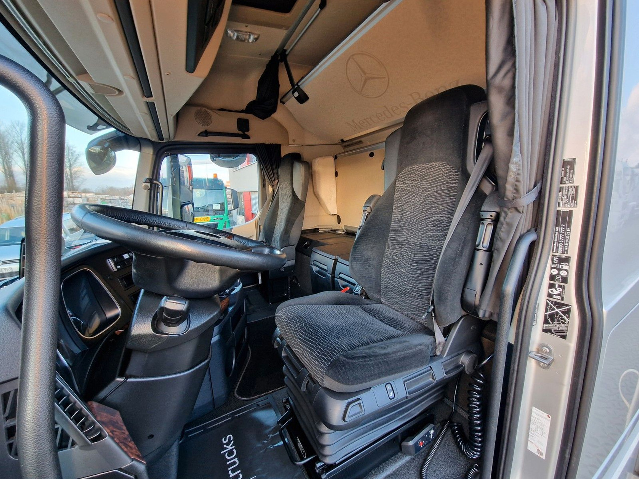 Curtainsider truck Mercedes-Benz Actros 2545 / KOMPLETT! / Alukappen / Standklima: picture 16 Curtainsider truck Mercedes-Benz Actros 2545 / KOMPLETT! / Alukappen / Standklima: picture 16