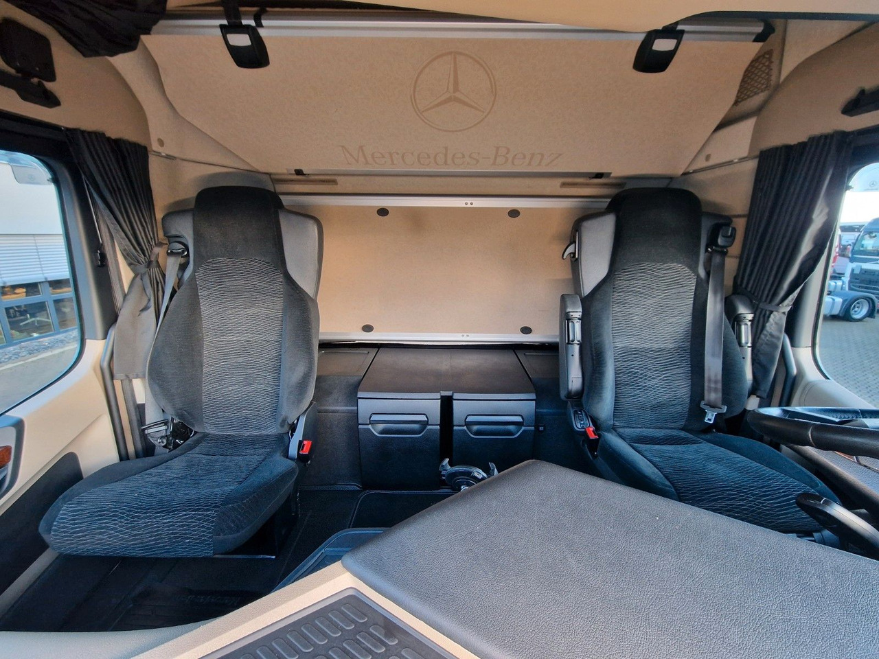 Curtainsider truck Mercedes-Benz Actros 2545 / KOMPLETT! / Alukappen / Standklima: picture 19 Curtainsider truck Mercedes-Benz Actros 2545 / KOMPLETT! / Alukappen / Standklima: picture 19