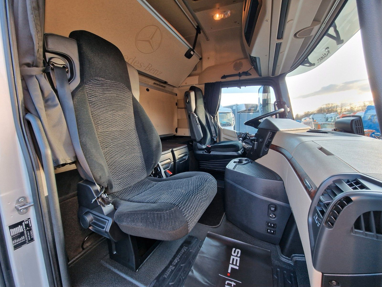 Curtainsider truck Mercedes-Benz Actros 2545 / KOMPLETT! / Alukappen / Standklima: picture 18 Curtainsider truck Mercedes-Benz Actros 2545 / KOMPLETT! / Alukappen / Standklima: picture 18