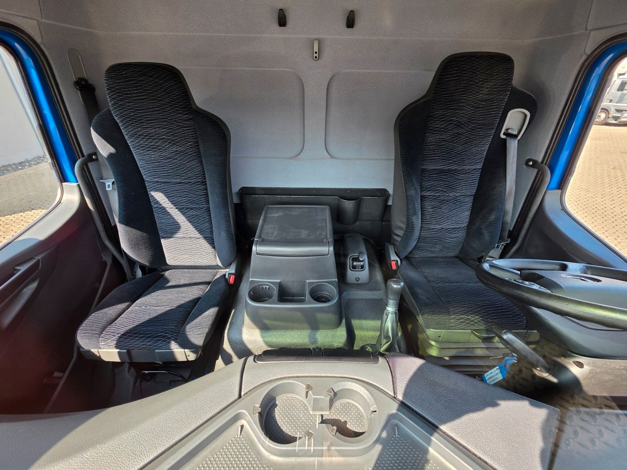 Box truck Mercedes-Benz Atego 1221 / Ladebordwand: picture 20