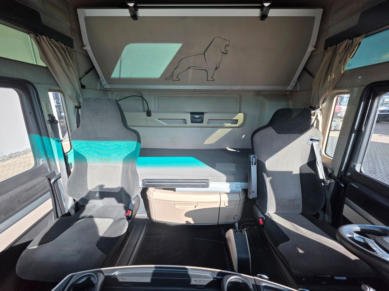 Tractor unit MAN TGX 18.460 4X2 LL-U / Retarder / 2 Tanks: picture 33