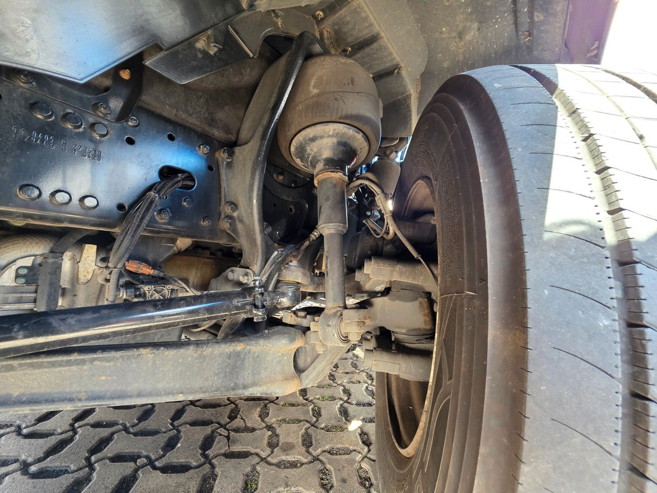 Tractor unit MAN TGX 18.460 4X2 LL-U / Retarder / 2 Tanks: picture 46