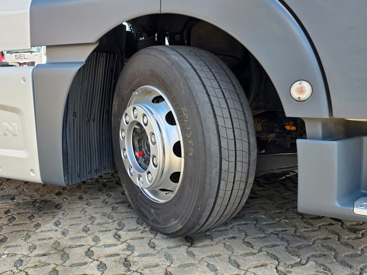 Tractor unit MAN TGX 18.460 4X2 LL-U / Retarder / 2 Tanks: picture 48