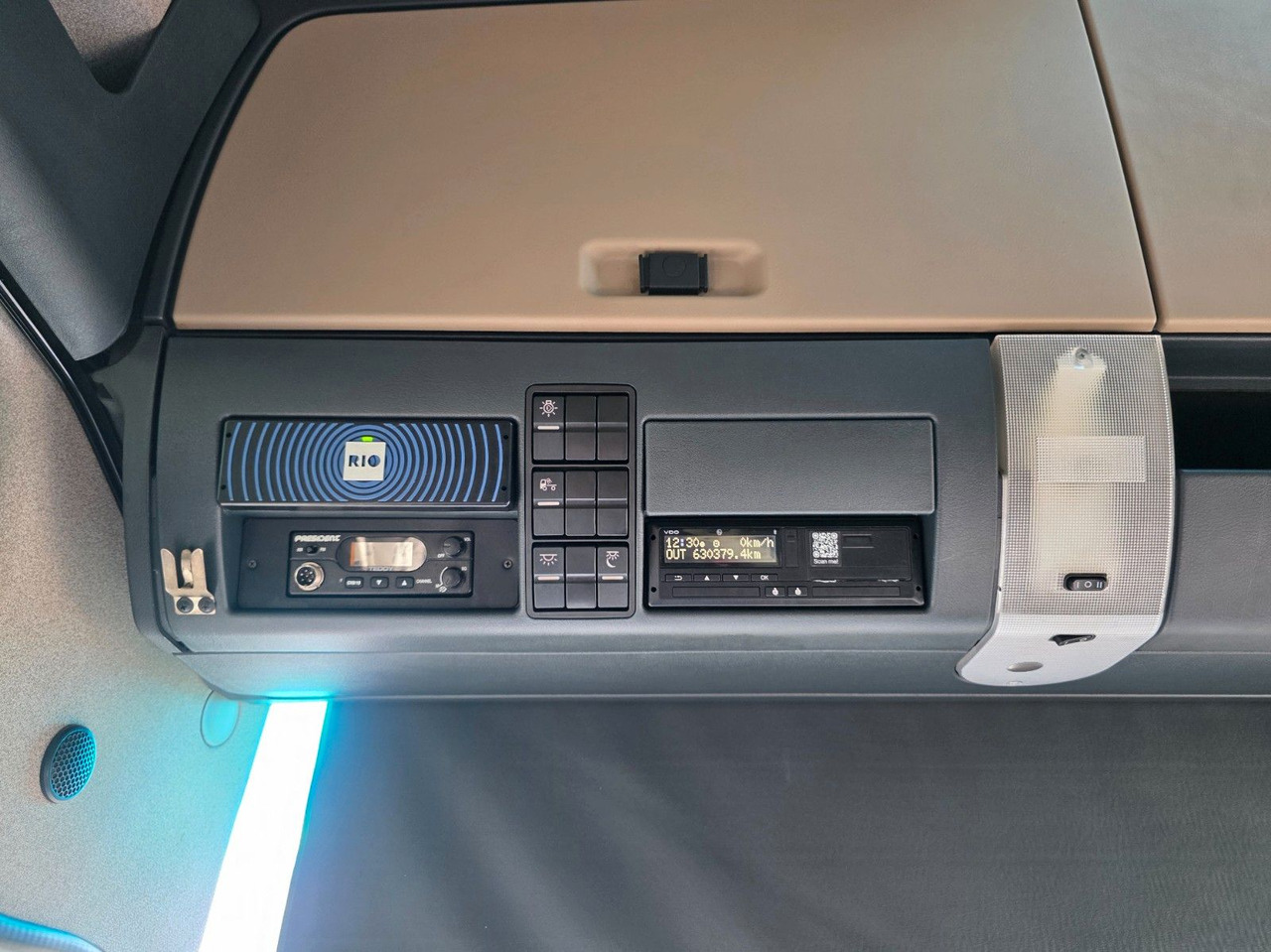 Tractor unit MAN TGX 18.460 4X2 LL-U / Retarder / 2 Tanks: picture 38