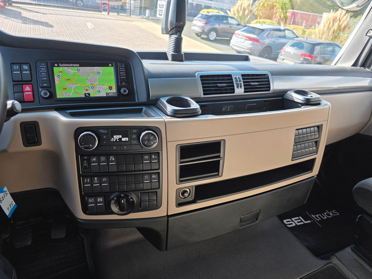 Tractor unit MAN TGX 18.460 4X2 LL-U / Retarder / 2 Tanks: picture 43