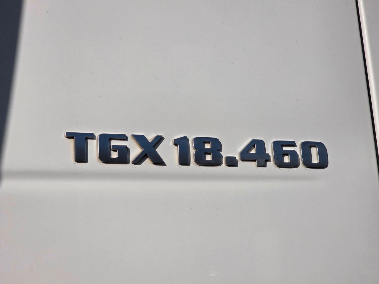 Tractor unit MAN TGX 18.460 4X2 LL-U / Retarder / 2 Tanks: picture 25