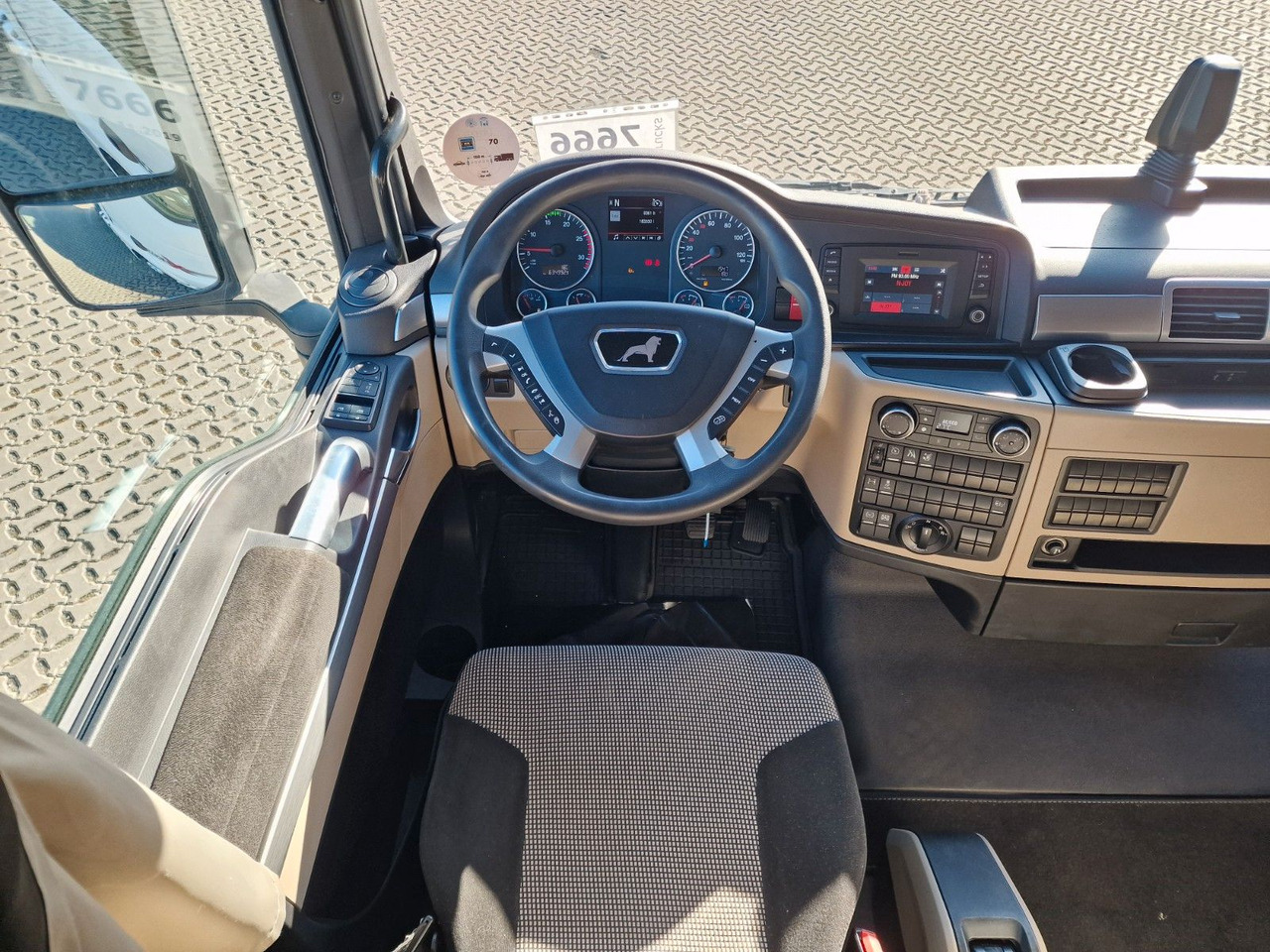 Tractor unit MAN TGX 18.460 4X2 LLS-U / Retarder / 2 Tanks: picture 23