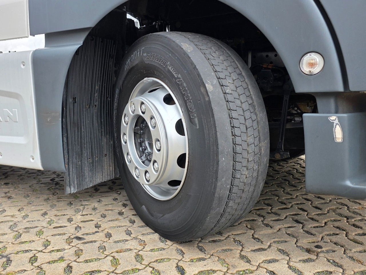 Tractor unit MAN TGX 18.500 4x2 BLS / Retarder / 2 Tanks: picture 48 Tractor unit MAN TGX 18.500 4x2 BLS / Retarder / 2 Tanks: picture 48