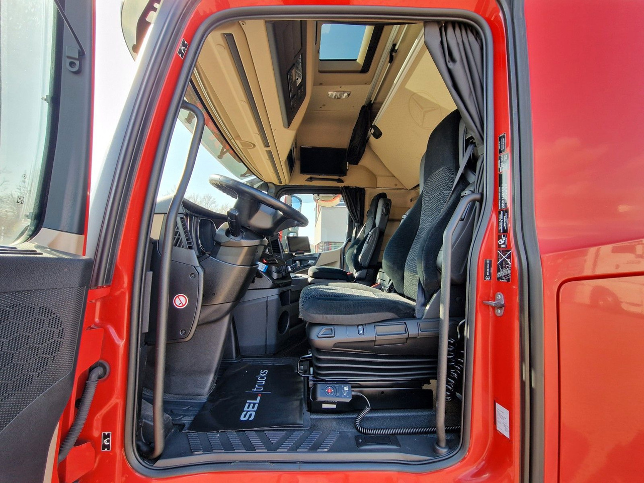 Tractor unit Mercedes-Benz Actros 1845 / Retarder / Standklima / Xenon: picture 16