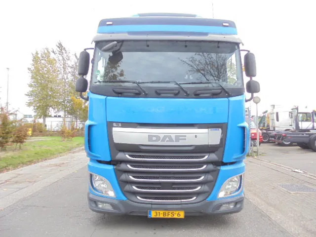DAF XF 410 6X2 NL TRUCK TUV 03-26 - Curtainsider truck: picture 2 DAF XF 410 6X2 NL TRUCK TUV 03-26 - Curtainsider truck: picture 2