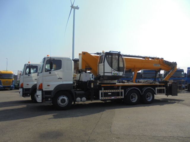 Hino 700 6X4 2IN STOCK - Truck mounted aerial platform: picture 4 Hino 700 6X4 2IN STOCK - Truck mounted aerial platform: picture 4