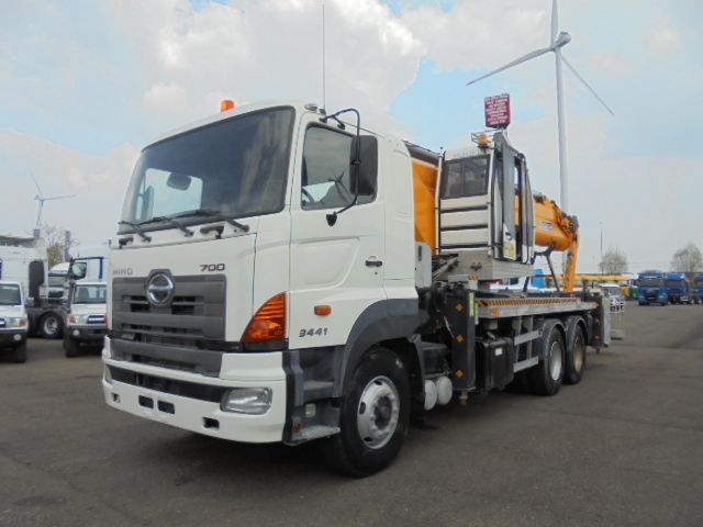 Hino 700 6X4 - Truck mounted aerial platform: picture 5 Hino 700 6X4 - Truck mounted aerial platform: picture 5