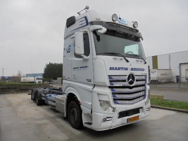 Mercedes-Benz Actros 2542 6X2 - Cab chassis truck: picture 3 Mercedes-Benz Actros 2542 6X2 - Cab chassis truck: picture 3