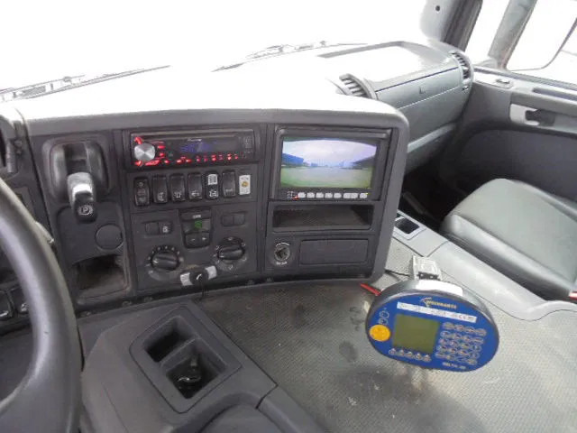 Hook lift truck, Crane truck Scania P400 6X2: picture 18