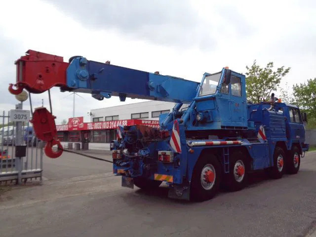 Tatra T 815 8X8 EX AMRY - Tow truck: picture 3 Tatra T 815 8X8 EX AMRY - Tow truck: picture 3