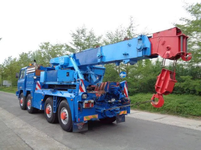 Tatra T 815 8X8 EX AMRY - Tow truck: picture 4 Tatra T 815 8X8 EX AMRY - Tow truck: picture 4