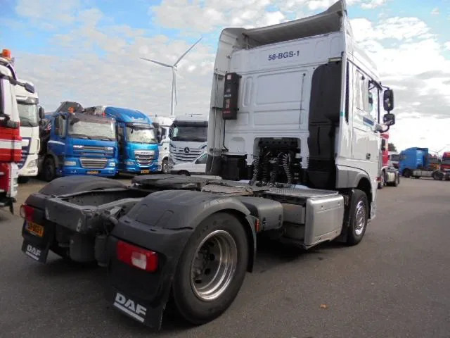 Tractor unit DAF XF 440: picture 6