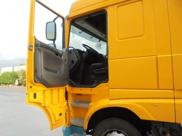 Tractor unit DAF XF 440: picture 8