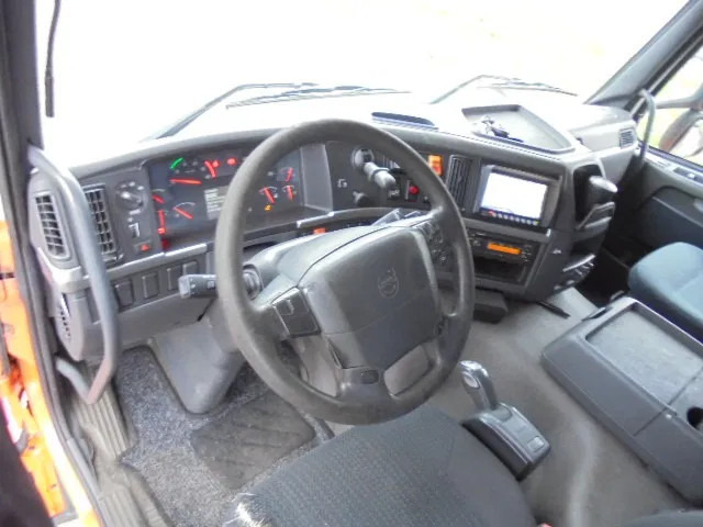 Tractor unit Volvo FM 410 6X2 ADR + HYDRAULICS: picture 13