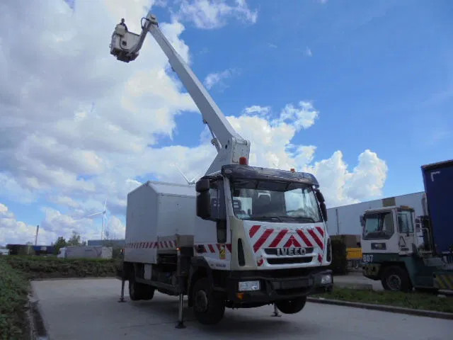 Iveco EuroCargo 120 EL22 EUR5 - Truck: picture 3 Iveco EuroCargo 120 EL22 EUR5 - Truck: picture 3