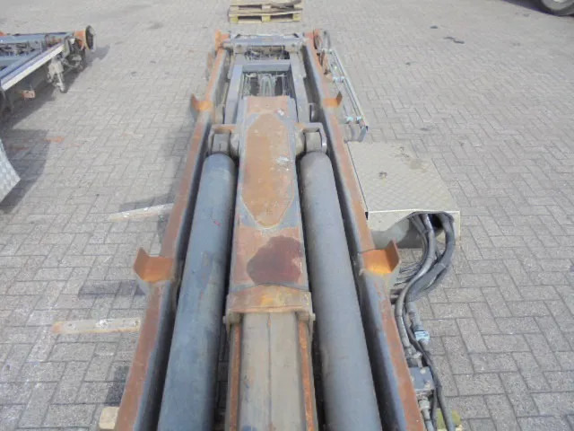 VDL - Hook lift truck: picture 3 VDL - Hook lift truck: picture 3