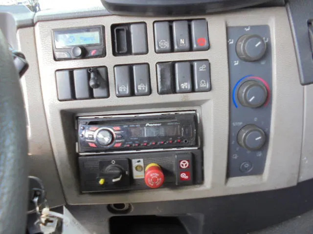 Garbage truck Volvo FE 240: picture 18