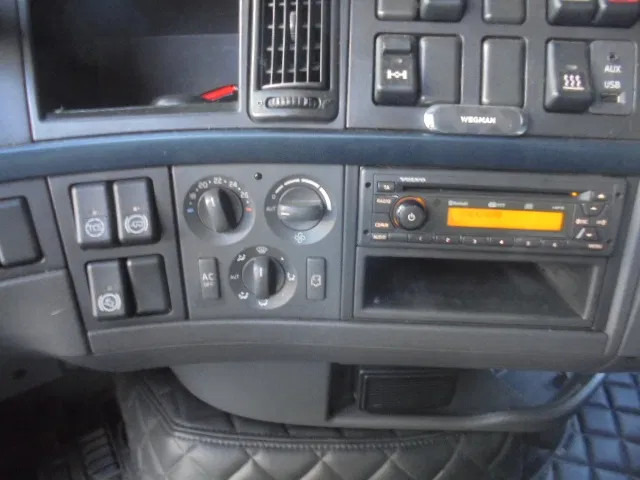 Curtainsider truck Volvo FH 420 6X2 NL TRUCK: picture 16