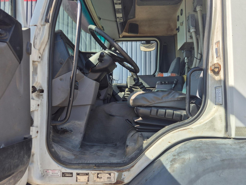 Concrete pump truck Renault Kerax 420 + COIME PDF 33.5 E: picture 8 Concrete pump truck Renault Kerax 420 + COIME PDF 33.5 E: picture 8