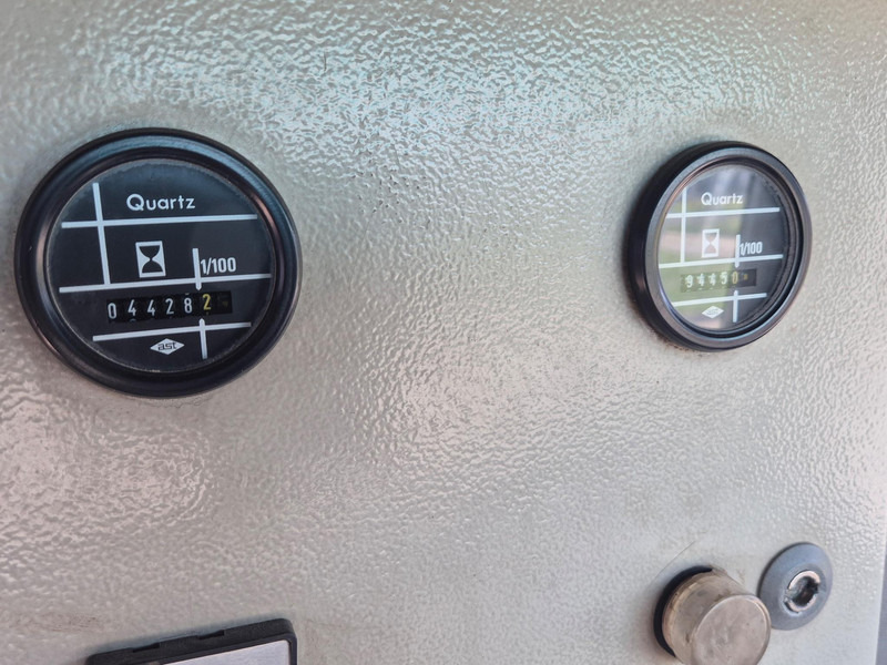 Concrete pump truck Renault Kerax 420 + COIME PDF 33.5 E: picture 12 Concrete pump truck Renault Kerax 420 + COIME PDF 33.5 E: picture 12