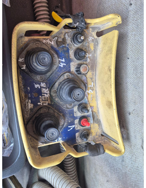 Concrete pump truck Renault Kerax 420 + COIME PDF 33.5 E: picture 13 Concrete pump truck Renault Kerax 420 + COIME PDF 33.5 E: picture 13