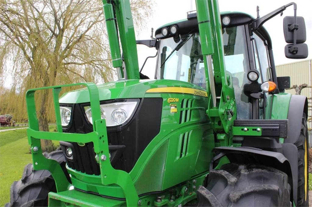 John Deere 6120M with 623R loader - Farm tractor: picture 3 John Deere 6120M with 623R loader - Farm tractor: picture 3