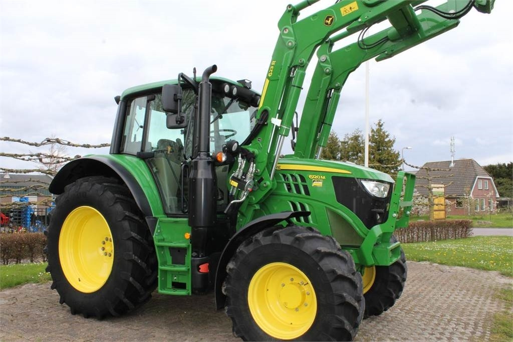 John Deere 6120M with 623R loader - Farm tractor: picture 4 John Deere 6120M with 623R loader - Farm tractor: picture 4