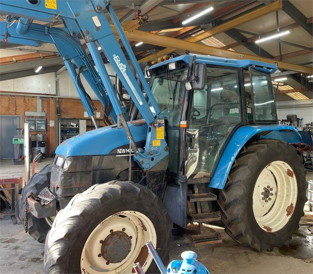 New Holland TS 90 - Farm tractor: picture 1 New Holland TS 90 - Farm tractor: picture 1