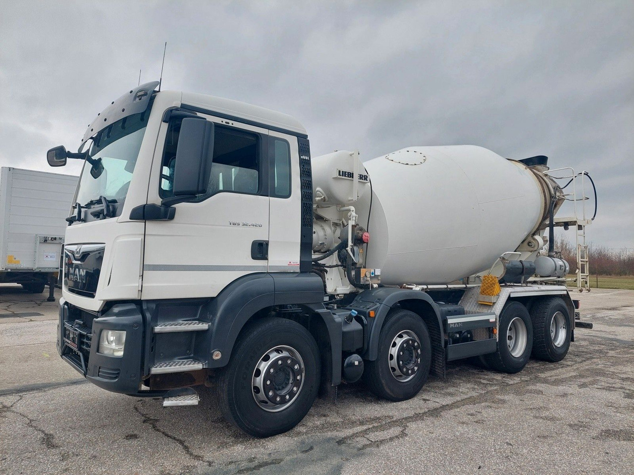 MAN TGS 32.420 BB mix Liebherr 9m3 8x4 - Concrete mixer truck: picture 1 MAN TGS 32.420 BB mix Liebherr 9m3 8x4 - Concrete mixer truck: picture 1
