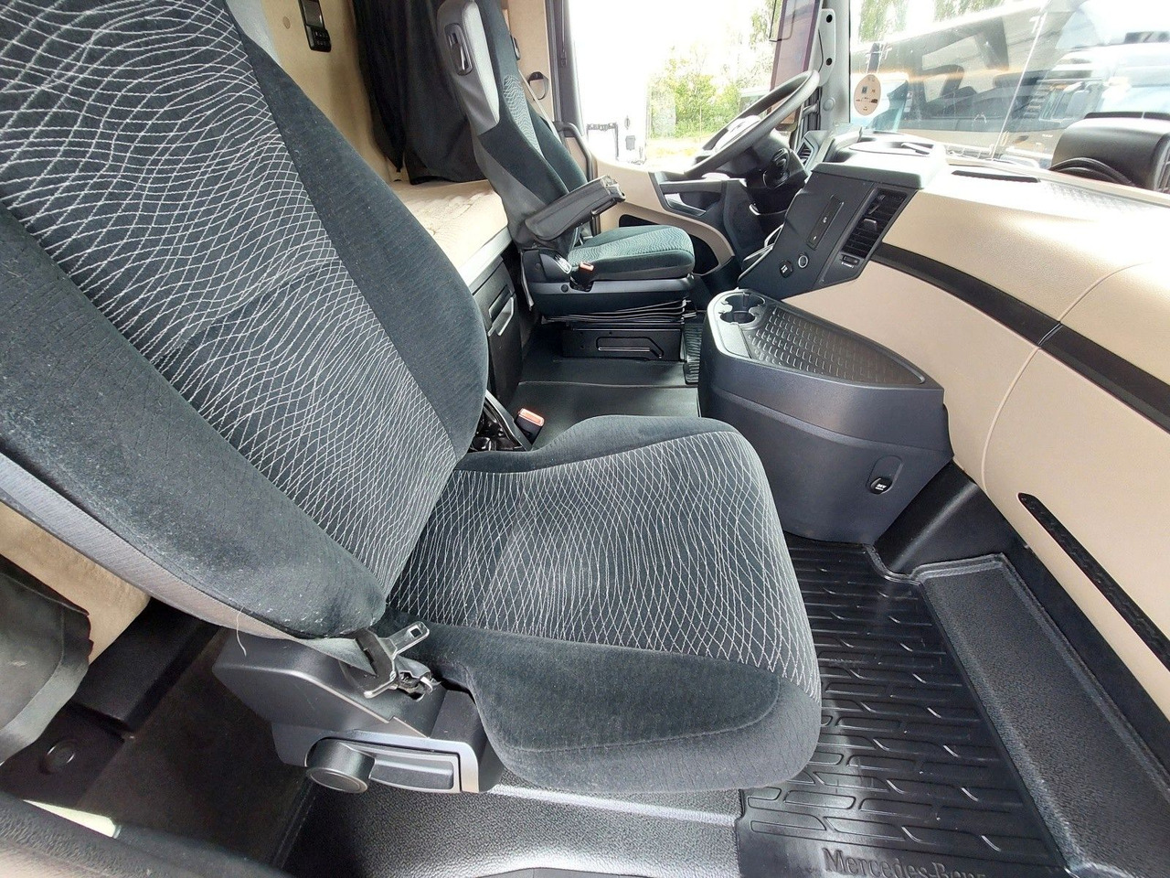 Curtainsider truck Mercedes-Benz Actros 2545 L/NR 6x2 + Wielton PC2K Durchbar: picture 10