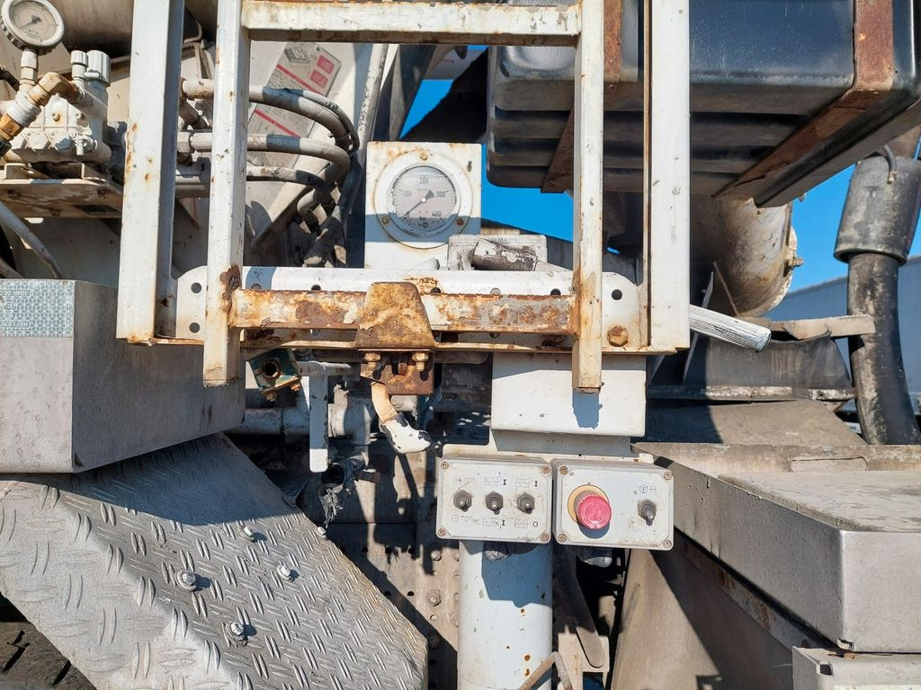 Mixer pump truck Mercedes-Benz Actros 4141 BB Putzmeister M24-3 Mercedes-Benz Actros 4141 BB Putzmeister M24-3: picture 14 Mixer pump truck Mercedes-Benz Actros 4141 BB Putzmeister M24-3 Mercedes-Benz Actros 4141 BB Putzmeister M24-3: picture 14
