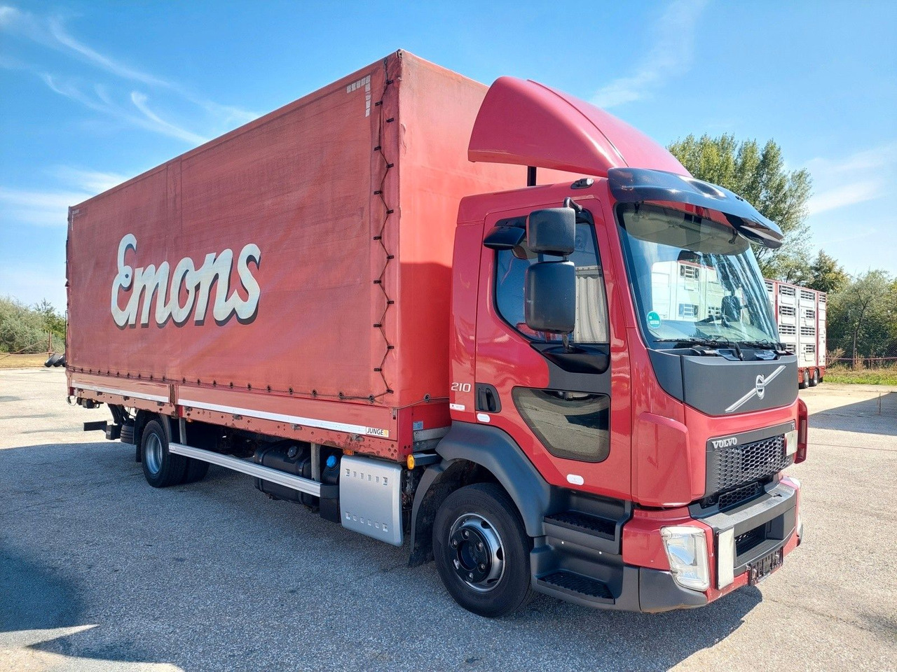Volvo FL 210 BL 4x2 LBW - Curtainsider truck: picture 2 Volvo FL 210 BL 4x2 LBW - Curtainsider truck: picture 2