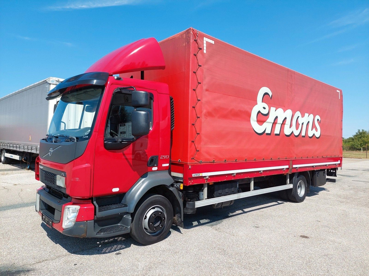 Volvo FL 210 BL 4x2 LBW - Curtainsider truck: picture 1 Volvo FL 210 BL 4x2 LBW - Curtainsider truck: picture 1