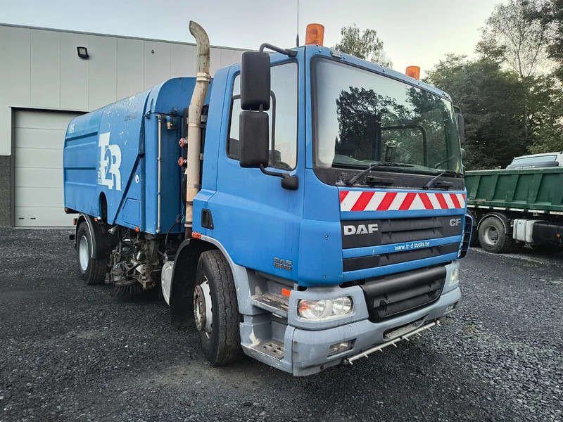 DAF CF 75.250 DRIVING CONDITION - SWEEPER NEEDS REPAIRMENT - Road sweeper: picture 3 DAF CF 75.250 DRIVING CONDITION - SWEEPER NEEDS REPAIRMENT - Road sweeper: picture 3