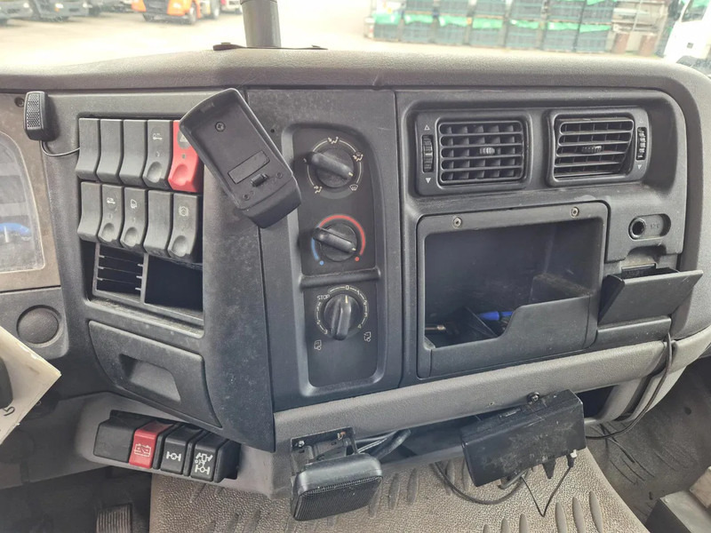 Tank truck for transportation of fuel Renault Midlum 220 10500L FUEL / CARBURANT - 4 COMP/A LAMES: picture 12