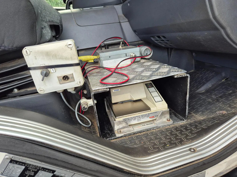 Tank truck for transportation of fuel Scania P270 FUEL / CARBURANT 14000L - 4 COMP: picture 13