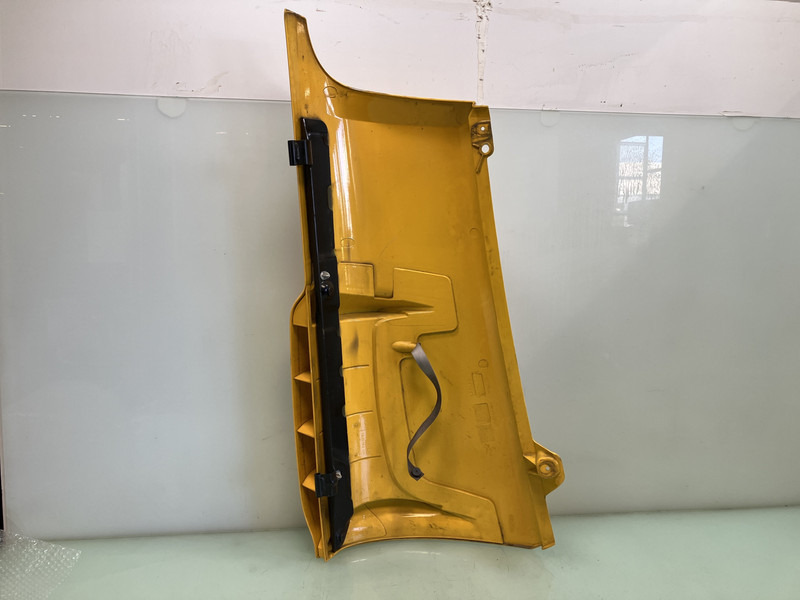 DAF XF106 - Bumper for Truck: picture 2 DAF XF106 - Bumper for Truck: picture 2