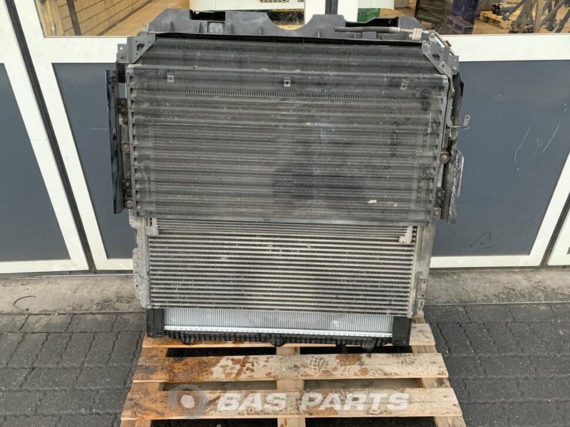 Mercedes-Benz Actros MP4 - Radiator for Truck: picture 2 Mercedes-Benz Actros MP4 - Radiator for Truck: picture 2