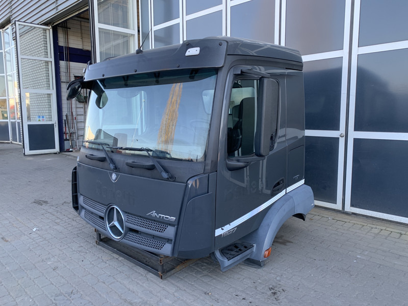Mercedes-Benz Antos MP4 Mercedes ClassicSpace M-cab L1EH1 A 000 600 01 01 - Cab and interior for Truck: picture 1 Mercedes-Benz Antos MP4 Mercedes ClassicSpace M-cab L1EH1 A 000 600 01 01 - Cab and interior for Truck: picture 1