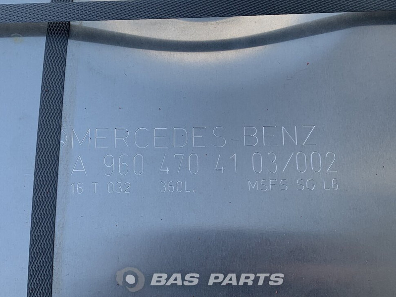 Mercedes-Benz Brandstoftank Mercedes 360 Liter A 960 470 51 04 - Fuel tank for Truck: picture 5 Mercedes-Benz Brandstoftank Mercedes 360 Liter A 960 470 51 04 - Fuel tank for Truck: picture 5